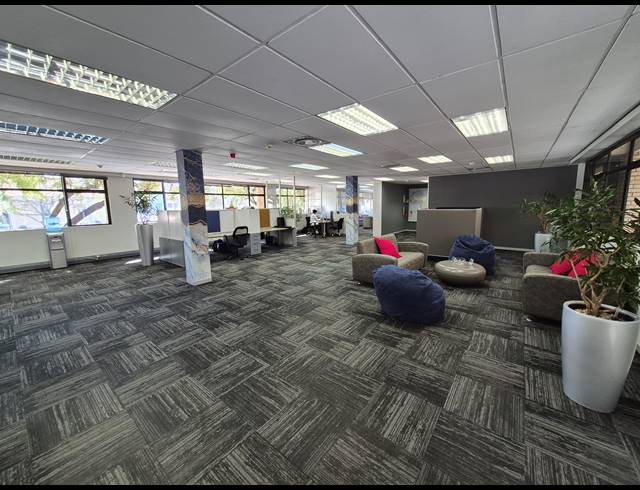 1,832M² OFFICE FOR SALE IN WOODMEAD